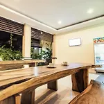 Luckys Guest House